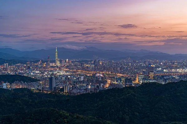 Taipei, horizonte de la ciudad de Taiwán durante la puesta del sol. —  Fotos de Stock