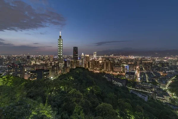 Taipei, ciudad de Taiwán skyline por la noche —  Fotos de Stock