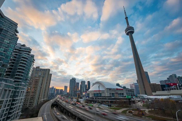 Toronto, Ontario Canadá 22 de mayo de 2022 La autopista Gardiner — Foto de Stock