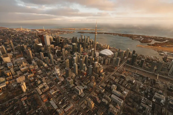 Toronto, şehrin kuzeybatısından