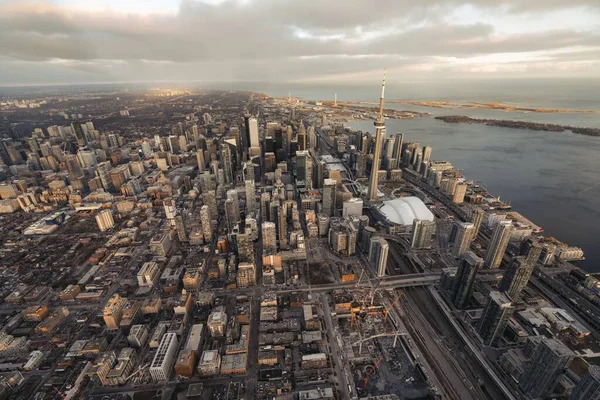 Toronto Kanada 'nın finans bölgesi gün batımında — Stok fotoğraf