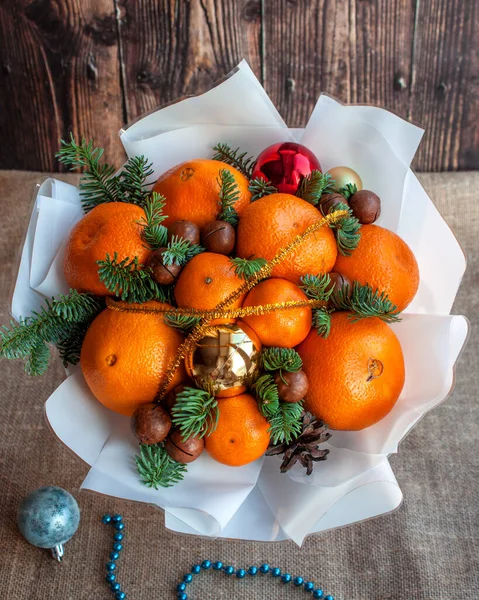 Christmas new year bouquet of oranges, tangerines, macadamia nuts — Stock Photo, Image