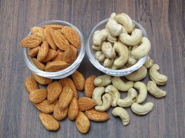 Badem ve ceviz kasede. 