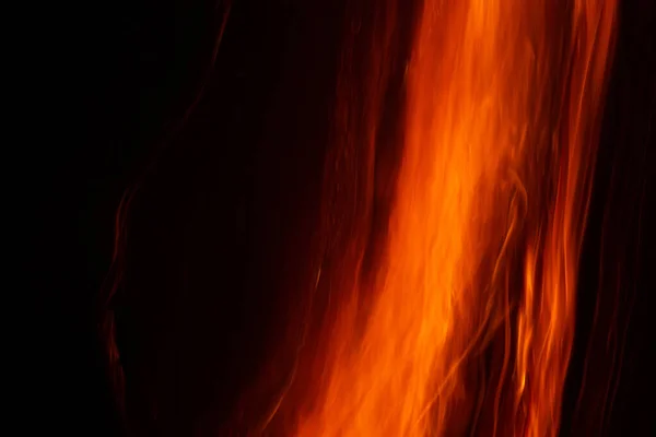 Vertikale Rot Orange Feuerflamme Auf Schwarzem Hintergrund — Stockfoto