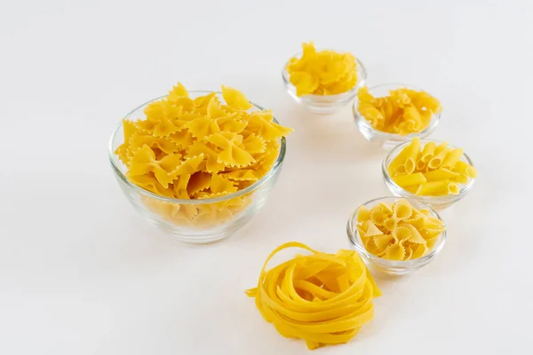 Varios Tipos Pasta Esperead Montones Blanco Concepto Cocina Diseño Pasta — Foto de Stock