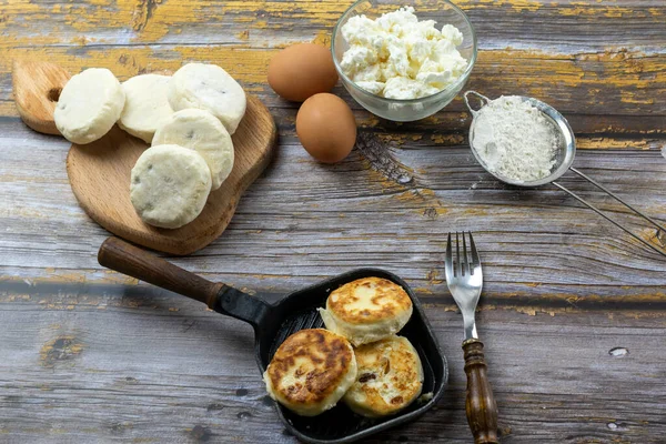 Syrniki Oder Syrniki Mit Quark Und Johannisbeeren Gesundes Frühstück Leckeres — Stockfoto