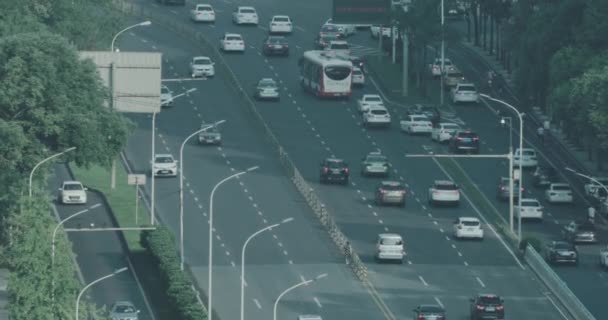 Trafik på motorväg — Stockvideo