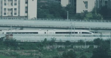 Çin 'de yüksek hızlı tren doldurmak