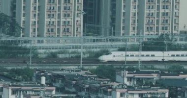 Çin 'de yüksek hızlı tren doldurmak
