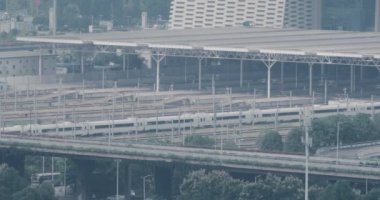 Çin 'deki tren istasyonu.