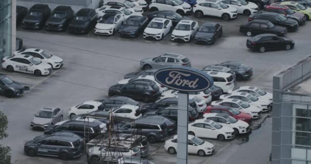 Chengdu, Çin 'de Ford araba satıcısı. 1 Ekim 2021 — Stok video