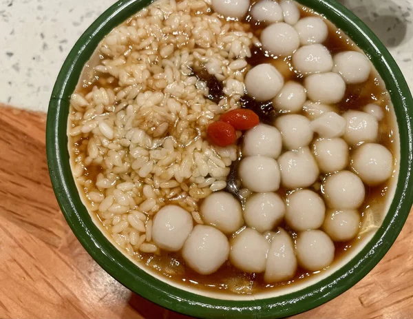 Çin usulü pirinç topu tatlısı.