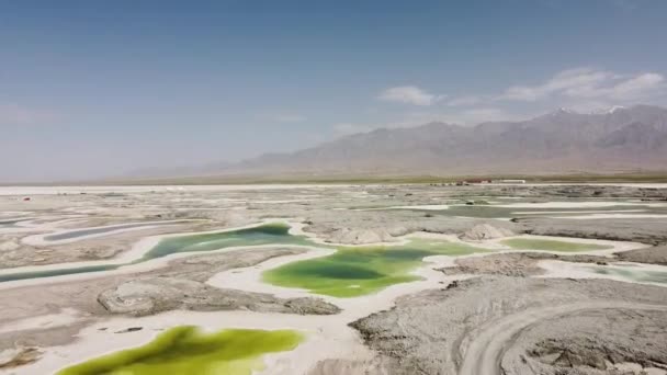 Qinghai 'deki Chaka Salt Gölü. — Stok video
