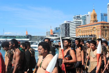 Maori insanları geleneksel selamlama. 20 Sep 2011