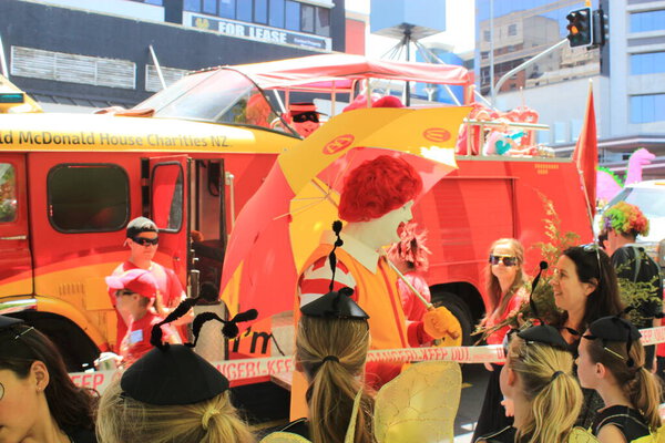 Рождественский парад в Окленде. Новая Зеландия. 20 ноября 2011 г.