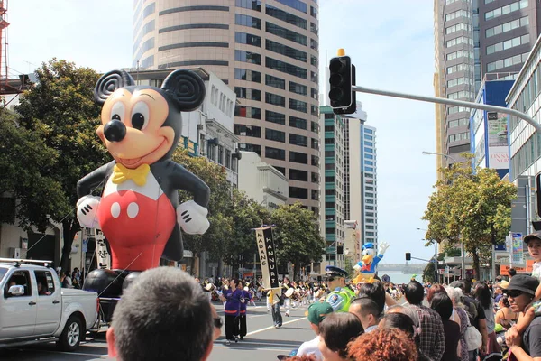 Christmas parade in Auckland. New Zealand. 20 Nov. 2011 — Stock Photo, Image