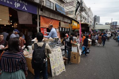 Eski Tsukiji balık pazarı. Tokyo, Japonya. 5 Ekim 2015