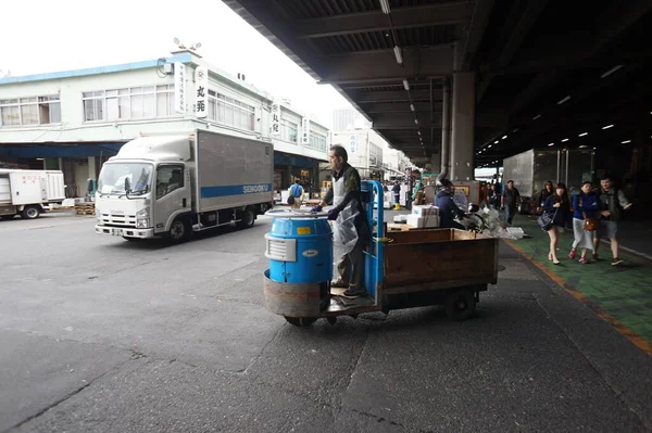 Eski Tsukiji balık pazarı. Tokyo, Japonya. 5 Ekim 2015 — Stok fotoğraf