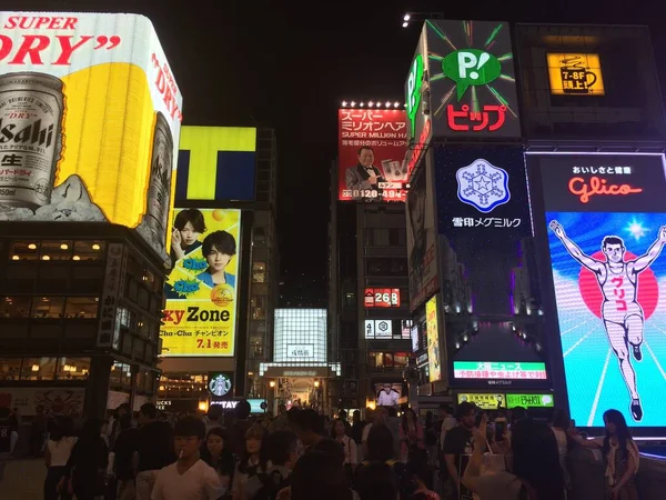 Glico hirdetőtábla éjjel. Osaka, Japán. 2015. október 24. — Stock Fotó