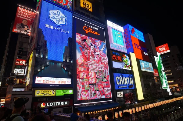 Geceleri Glico reklam panosu. Osaka, Japonya. 24 Ekim 2015