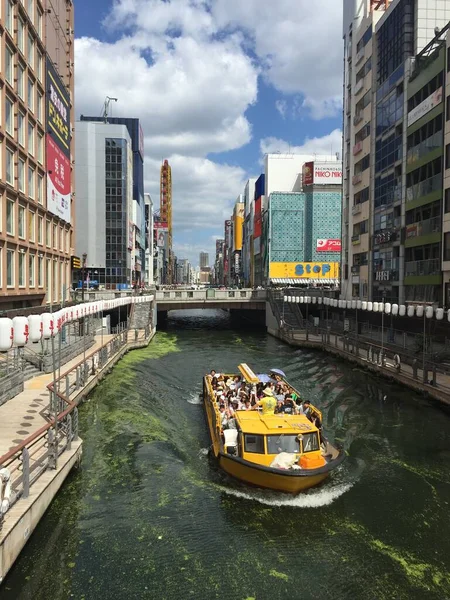 Japonya, Osaka 'daki Dotonbori Kanalı' nda bir tur. 23 Ağustos 2015