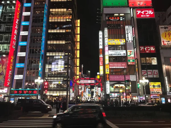 Kabukikos rödljusdistrikt i Shinjuku, Tokyo. Japan. 17 december 2017 — Stockfoto