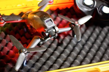 İlk DJler FPV drone. 8 Ekim 2021 'de. Yüksek kalite fotoğraf