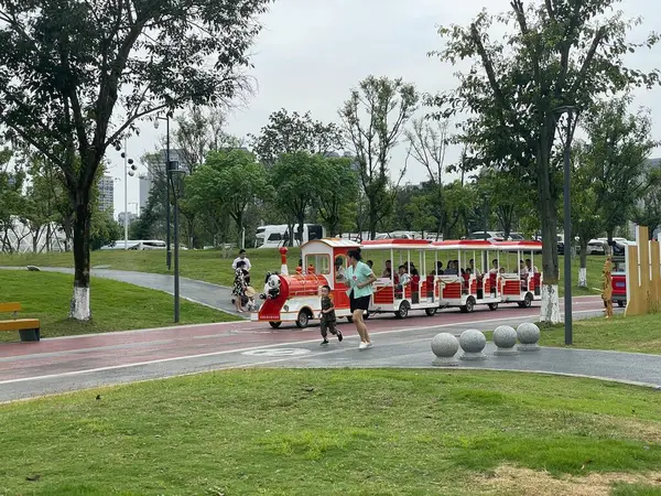 停在中国成都。2021年9月11日拍摄 — 图库照片