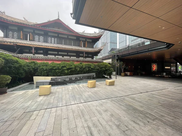 Chengdu, Sichuan Eyaleti, Çin - 13 Ekim 2021 Taikooli Ticaret Sokağı. — Stok fotoğraf