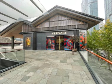 Chengdu, Sichuan Eyaleti, Çin - 13 Ekim 2021 Taikooli Ticaret Sokağı.