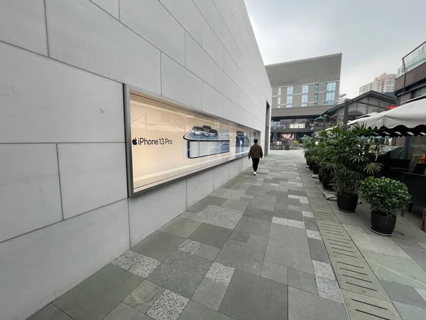 Chengdu, Čína - 13. října 2021: Apple store building in Taikooli area. — Stock fotografie