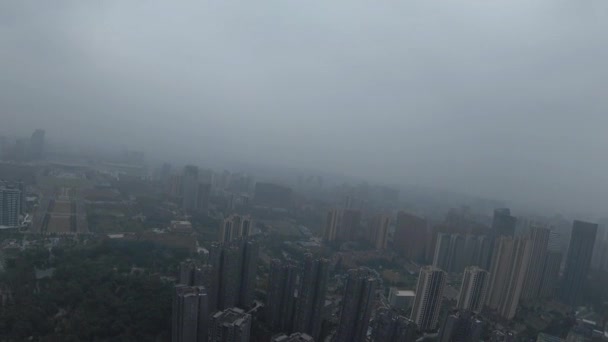 Letecký pohled na bytový dům v Chengdu, Čína, 14. října 2021 — Stock video