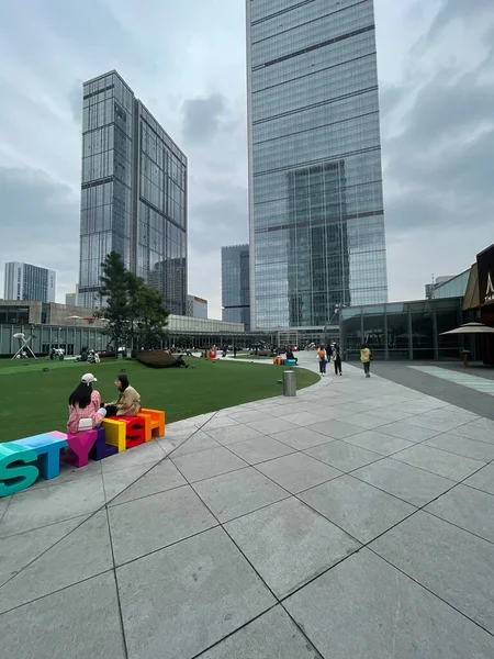 Чэнду, Китай, 13 октября 2021 года: торговый центр IFS в Чэнду, Китай — стоковое фото