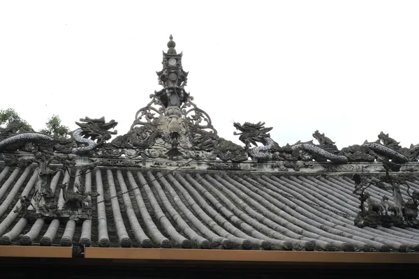 Chengdu, Sichuan, Cina - 14 ottobre 2021: Bellissimo albero di bonsai nel tempio di Daci — Foto Stock