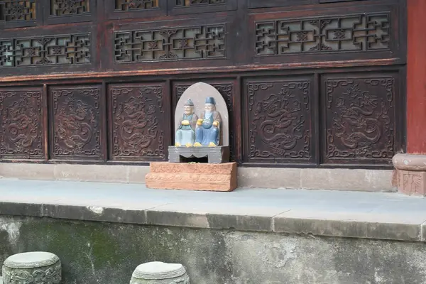 Chengdu, Sichuan, China - 14 okt 2021: Prachtige bonsai boom in de Daci tempel — Stockfoto