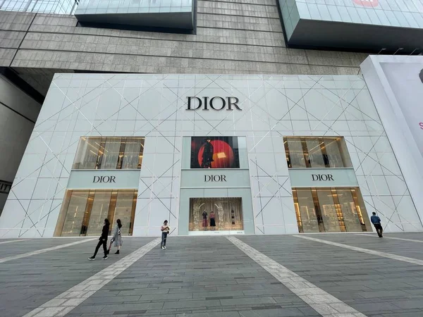 Dior store. Chengdu, provincie Sichuan, Čína - 13. října 2021 — Stock fotografie
