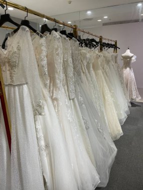 Odada güzel bir gelinlik