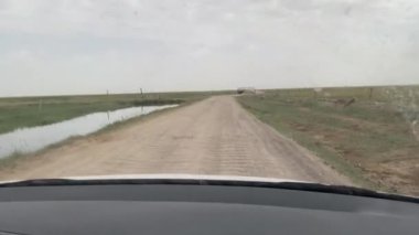 Cip Çin 'de kırsal yol boyunca gidiyor.