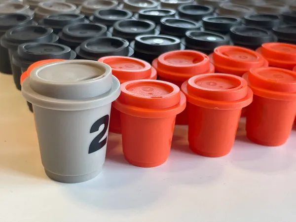 Taza de café de plástico con etiqueta — Foto de Stock