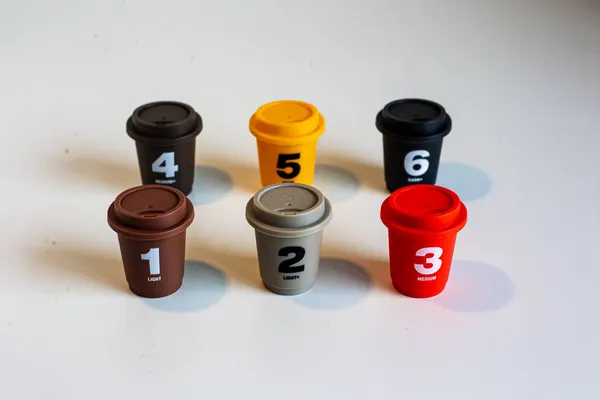 Copo de café de plástico com etiqueta — Fotografia de Stock