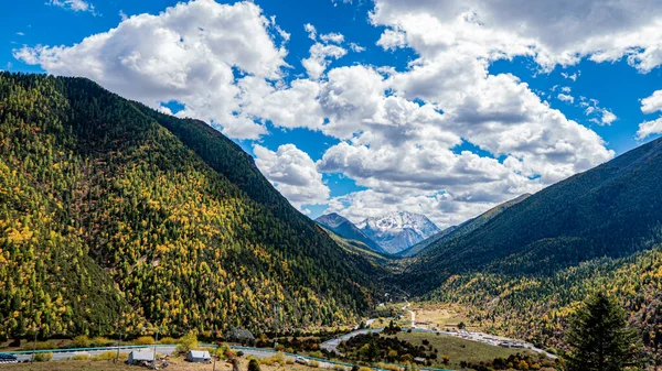 Asphalt road in West Sichuan Province, China — Stock Photo, Image