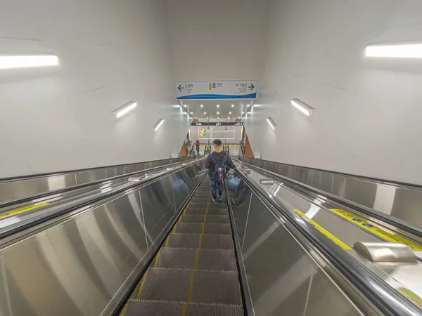 Chengdu, Çin 'de yeni açılan Chengdu 8 numaralı metro hattı..