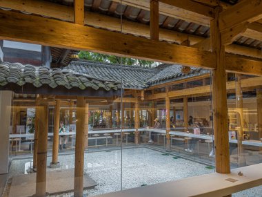 Chengdu 'da Arap kahvesi zinciri mağazası. Çin. 17 Ekim 2021