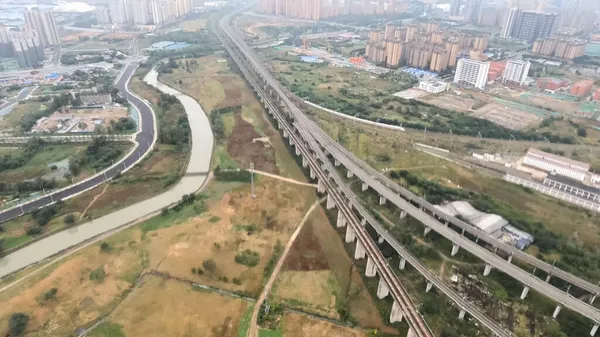 공중에서 찍은, 중국 청두에 있는 굽은 철도 노선의 모습 — 스톡 사진