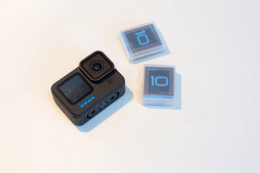 GoPro Kahraman 10 Black Edition beyaz arka planda. 20 Ekim 2021