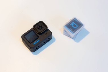 GoPro Kahraman 10 Black Edition beyaz arka planda. 20 Ekim 2021