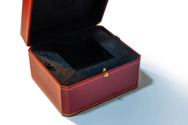 Czerwone pudełko z biżuterią — Zdjęcie stockowe