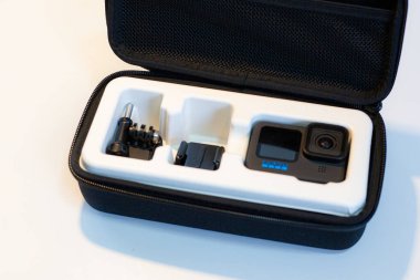 GoPro Kahraman 10 Black Edition beyaz arka planda. 20 Ekim 2021