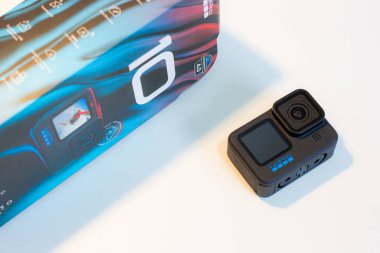 GoPro Kahraman 10 Black Edition beyaz arka planda. 20 Ekim 2021