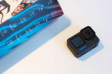 GoPro Kahraman 10 Black Edition beyaz arka planda. 20 Ekim 2021